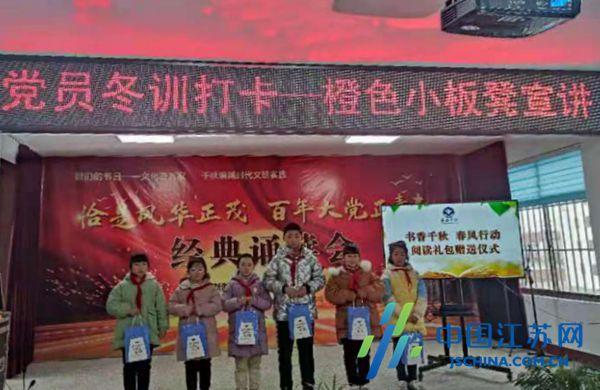 我跟女生打架打输了，我还哭了，怎么办啊？游戏画面