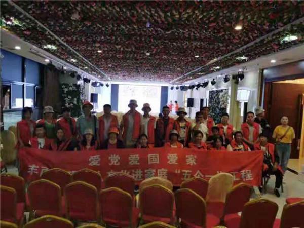 《青你2》户外秀，虞书欣穿着“泡脚盆”，赵小棠可爱度爆表