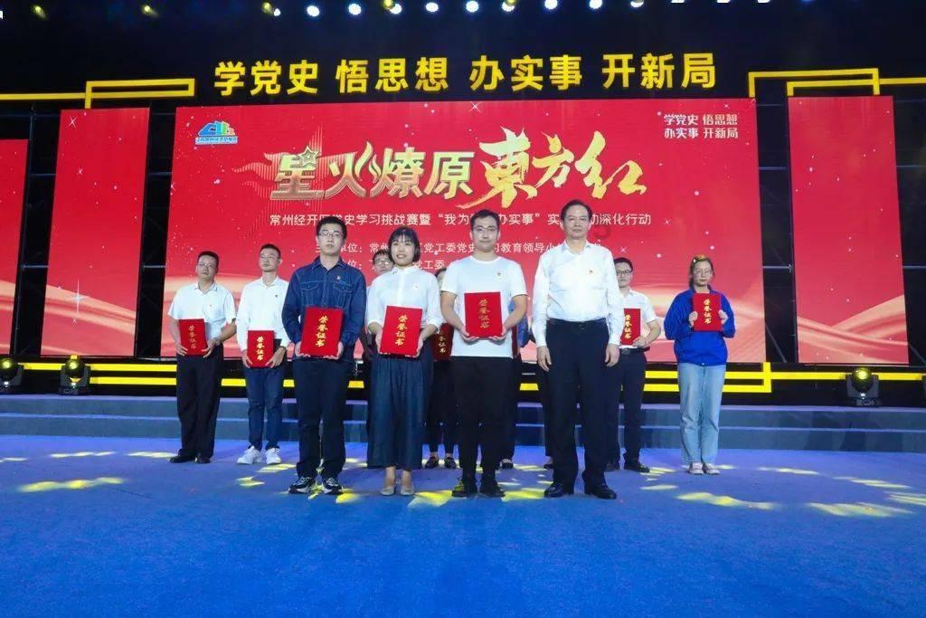 姐姐第一次把弟弟抱怀里,弟弟眼神哀怨下一秒扭头嫌弃,姐姐爆笑
