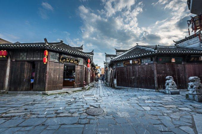 本周末天时地利人和，他们得财神助力，事业腾飞财源广进